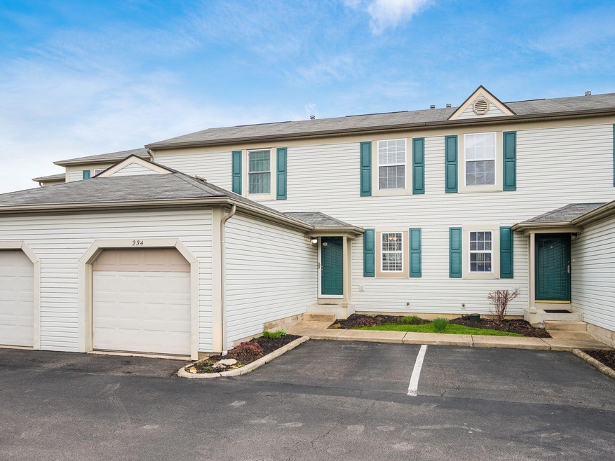 2BR, 2BA condo wth finished lower level!