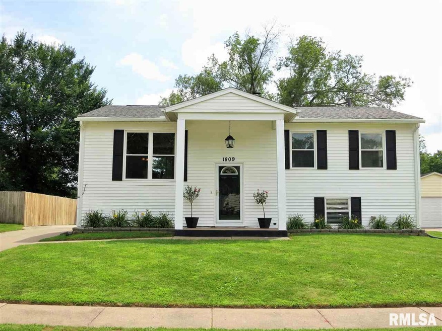 1809 W 54th St, Davenport, IA 52806 - photo 1