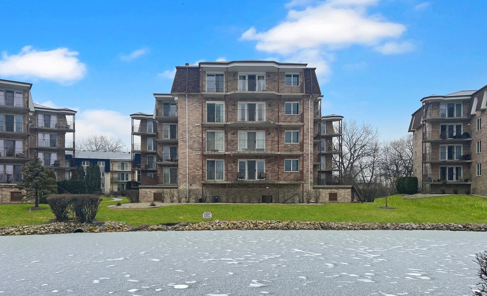 3660 186th St unit 404, Lansing, IL 60438 - photo 1