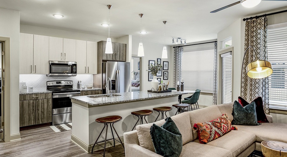 7100 Uvalde Rd unit 1108, Houston, TX 77049 - photo 1