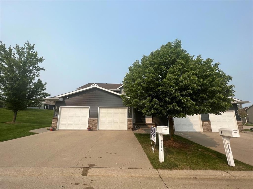 3720 37th Ave SW unit C, Cedar Rapids, IA 52404 - photo 1