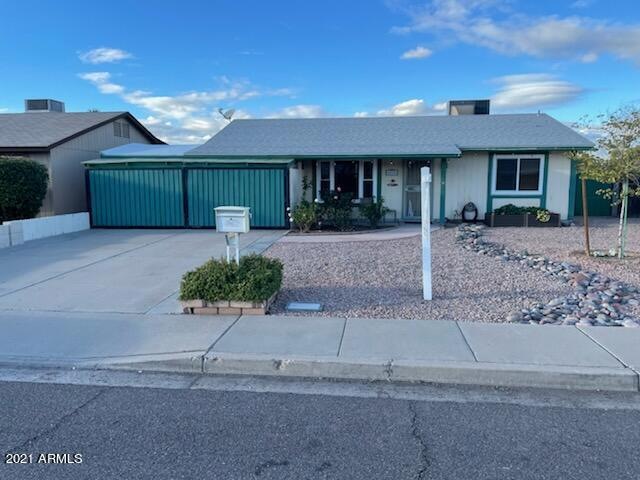4526 E Vineyard Photo front