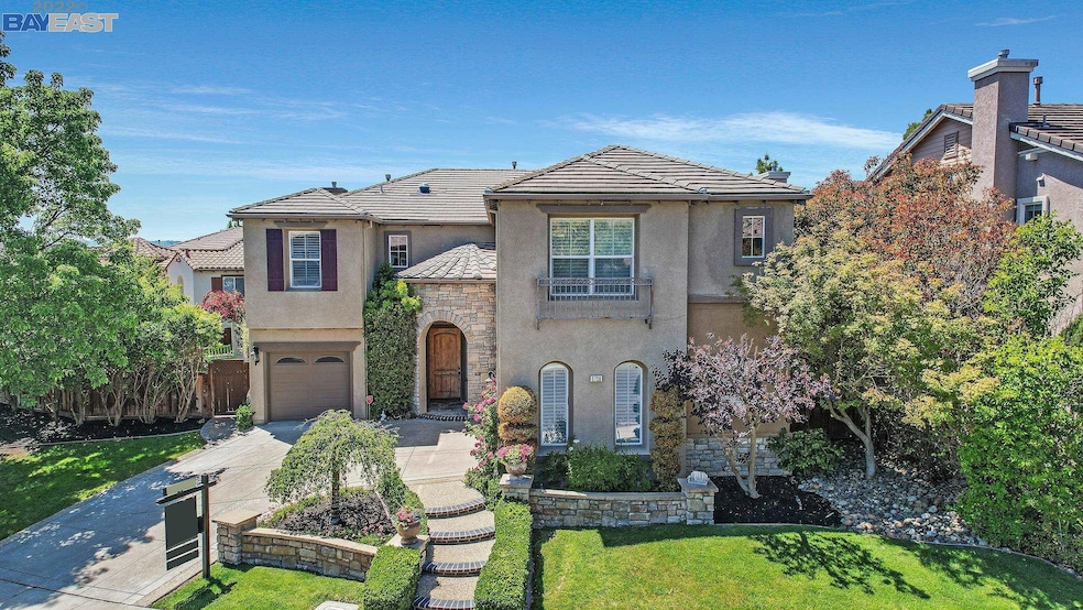 Sold $2,850,000 • Co-Listing Agent