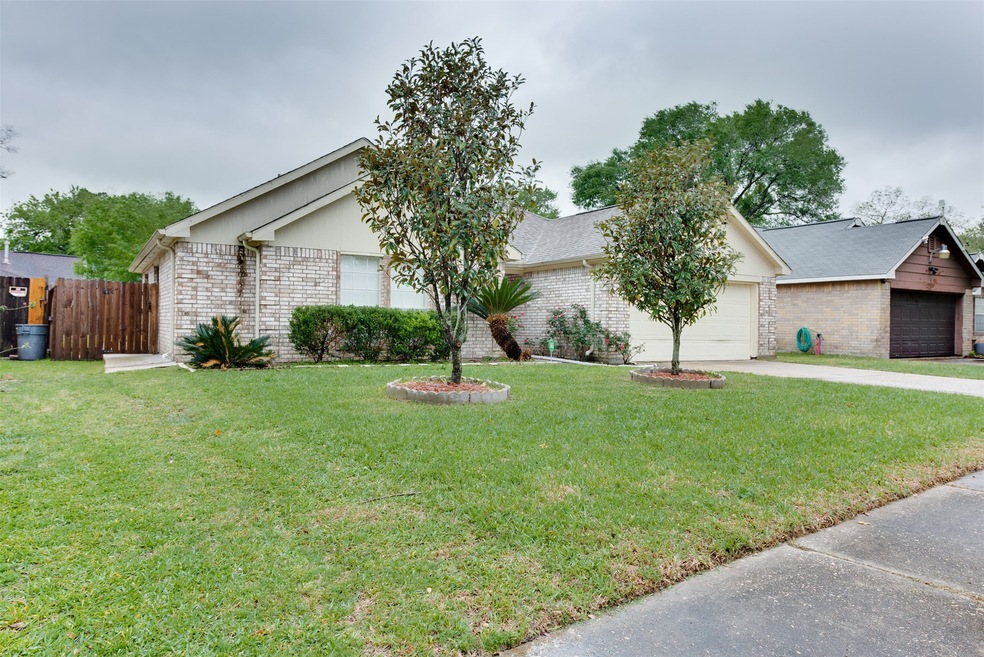 7219 Seton Lake Dr, Houston, TX 77086 - photo 1