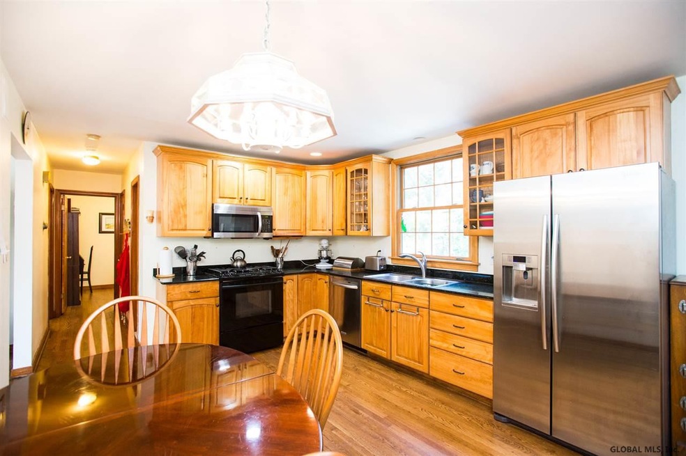 16 Friar Tuck Rd, Albany, NY 12203 - photo 1