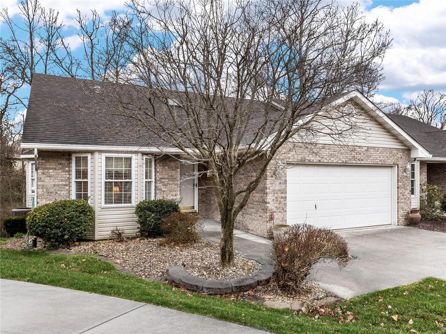 Villa on cul-de-sac lot!