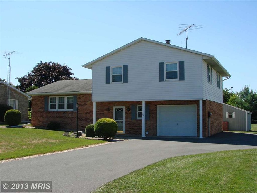 159 E Side Dr, Greencastle, PA 17225 - photo 1