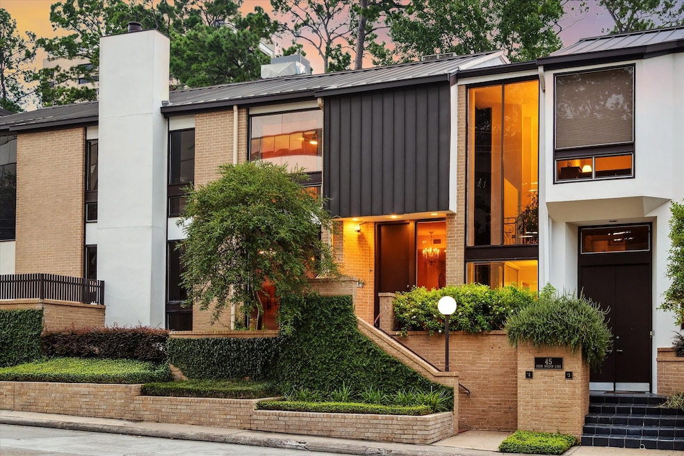 Welcome to 45 Briar Hollow Ln #4! This townhome is