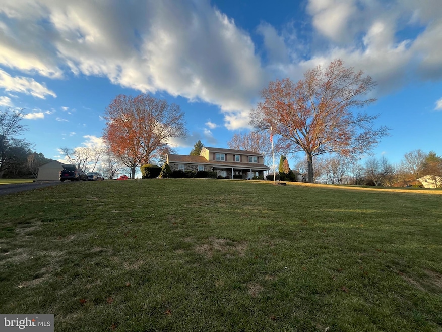 613 Hillcrest Dr, Perkasie, PA 18944 - photo 1