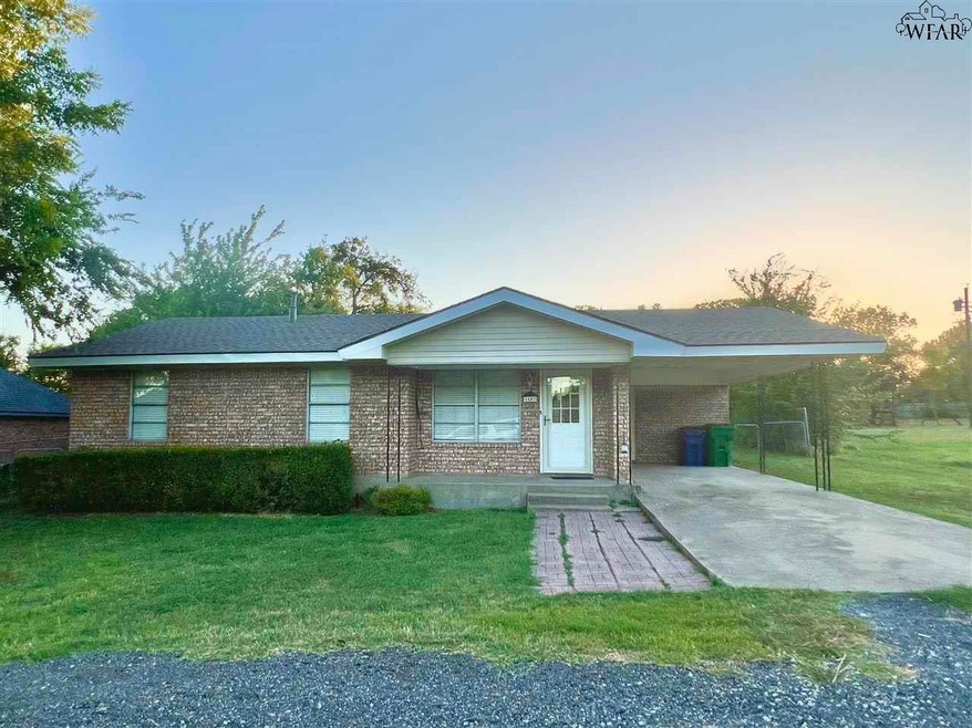 1607 N McDonald Ave, Decatur, TX 76234 - photo 1