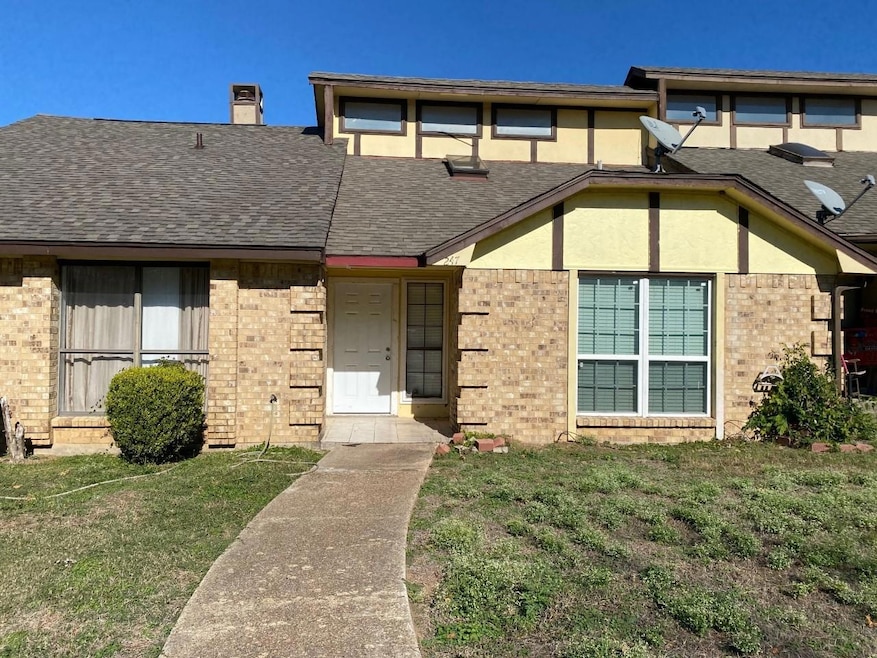 View of front facade featuring stucco siding, a fr