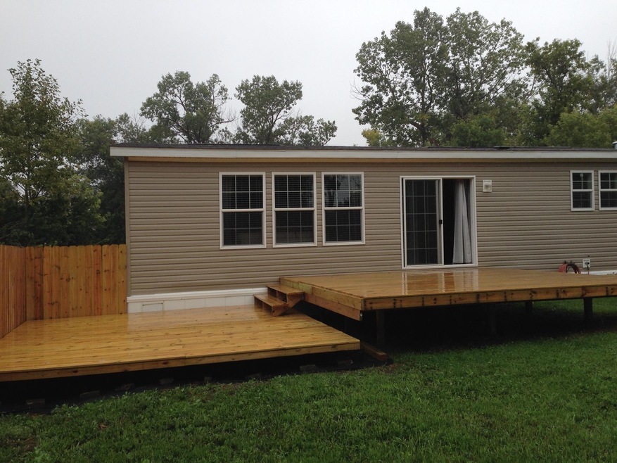 Back deck-back of house<|><|>