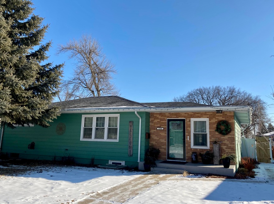 1208 4th Ave NE, Jamestown, ND 58401 - photo 1