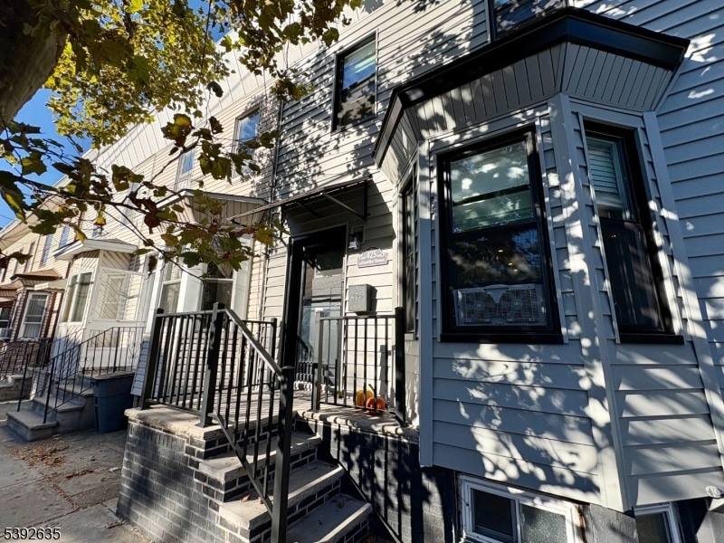 425 Lafayette St, Newark, NJ 07105 - photo 1