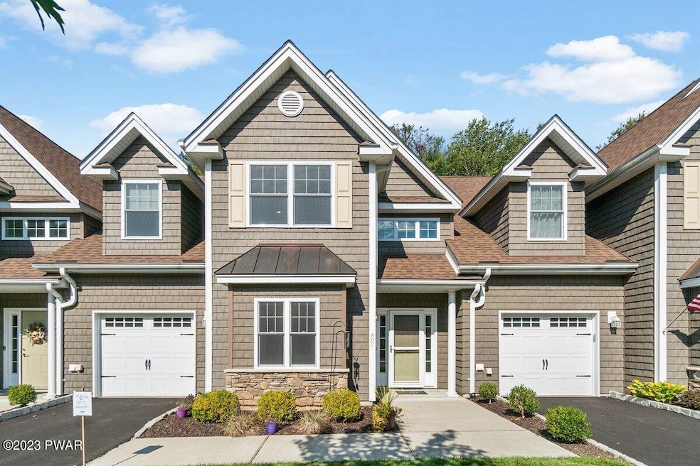 807 Macintosh Way, Matamoras, PA 18336 - photo 1