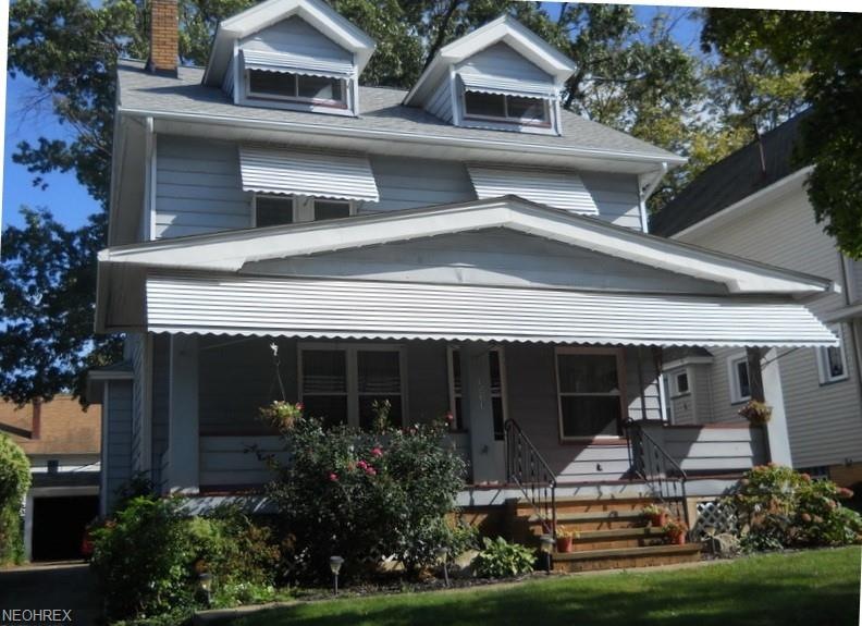 Wonderful front-porch curb appeal!