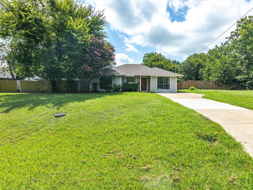 805 E Brown St, Ennis, TX 75119 - photo 1