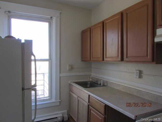98 Montgomery St unit 5, Poughkeepsie, NY 12601 - photo 1