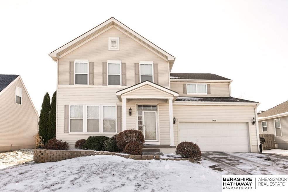 909 Port Royal Dr, Papillion, NE 68046 - photo 1