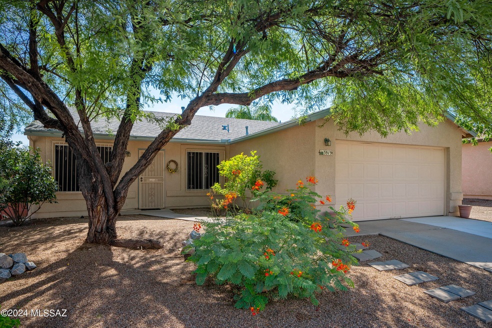 Great Curb Appeal!
