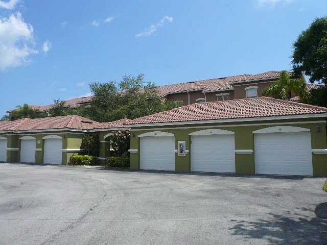 5095 Fairways Cir unit I04, Vero Beach, FL 32967 - photo 1