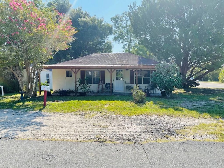 302 W 9th St, Carrabelle, FL 32322 - photo 1