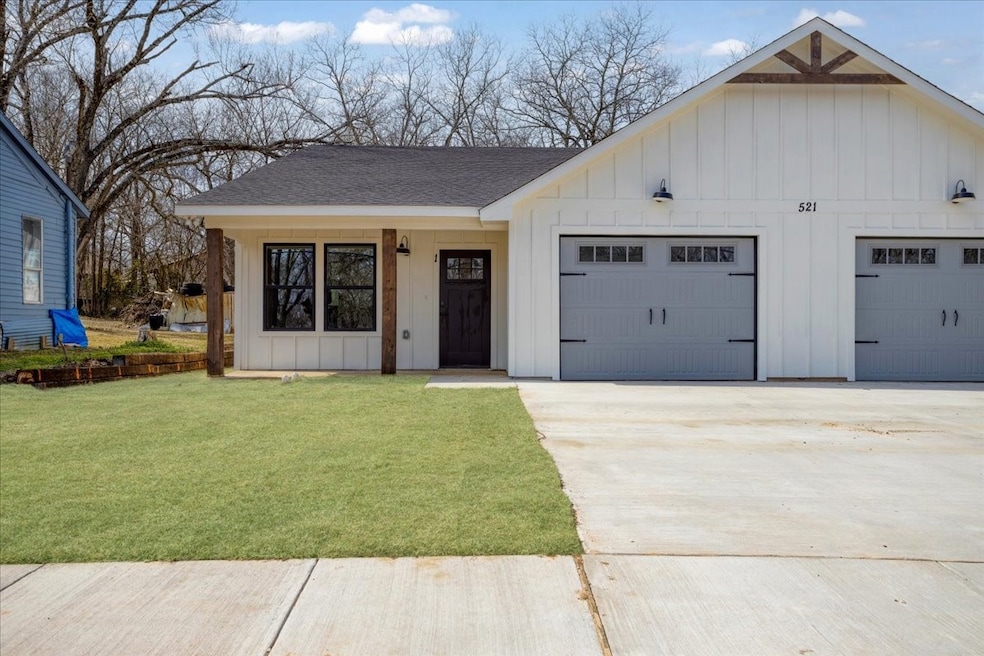 521 Gates St unit A, Bonham, TX 75418 - photo 1