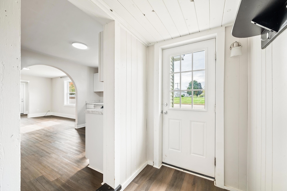 628-HutchinsonSt-BR-1