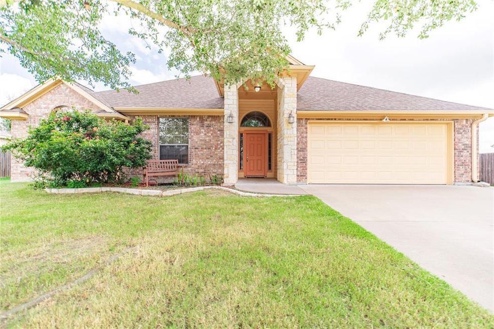 809 Wandering Ct, Granbury, TX 76049 - photo 1