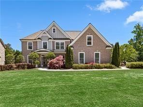 View of front of property featuring a front yard