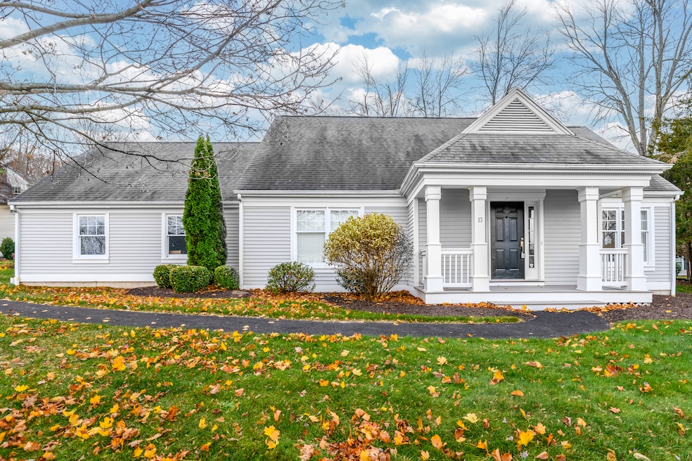 13 Caveson Ct, Middlebury, CT 06762 - photo 1