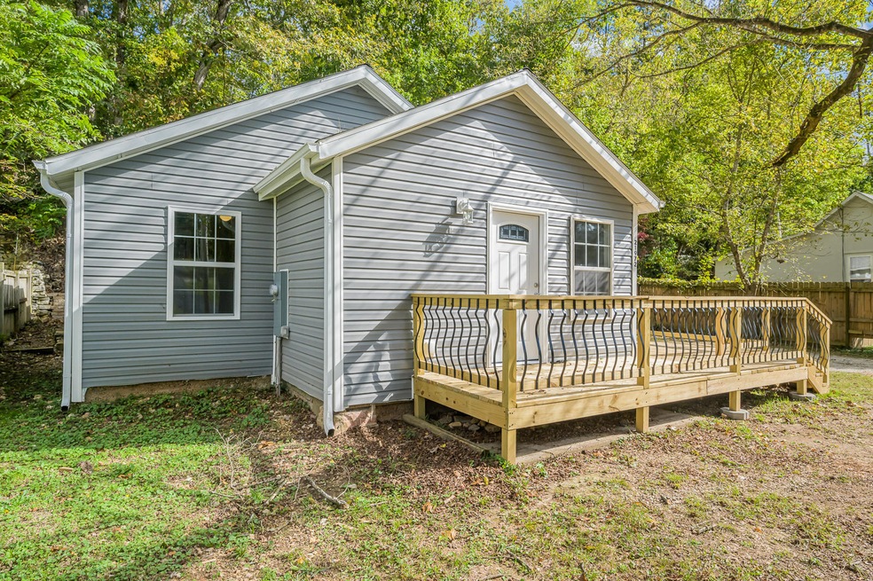 Reeds Spring Like New Home