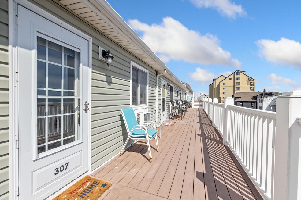 189 E Grand Ave unit 307, Old Orchard Beach, ME 04064 - photo 1