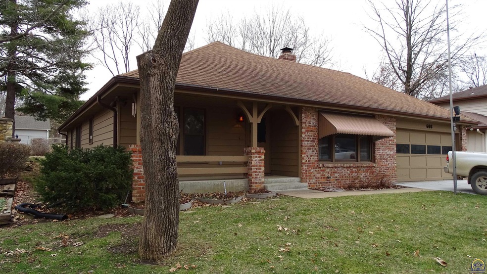 608 SW Morningside Rd, Topeka, KS 66606 - photo 1