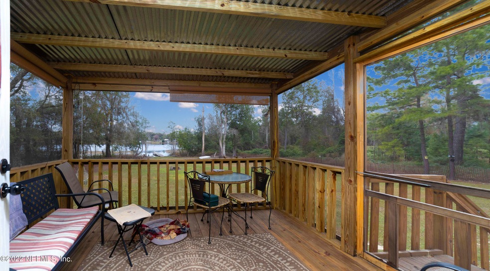 100 Mary Dr., Interlachen, Florida