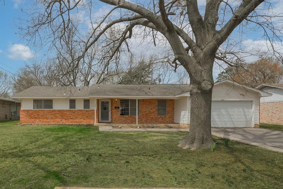 1905 Laurel Rd, Gainesville, TX 76240 - photo 1