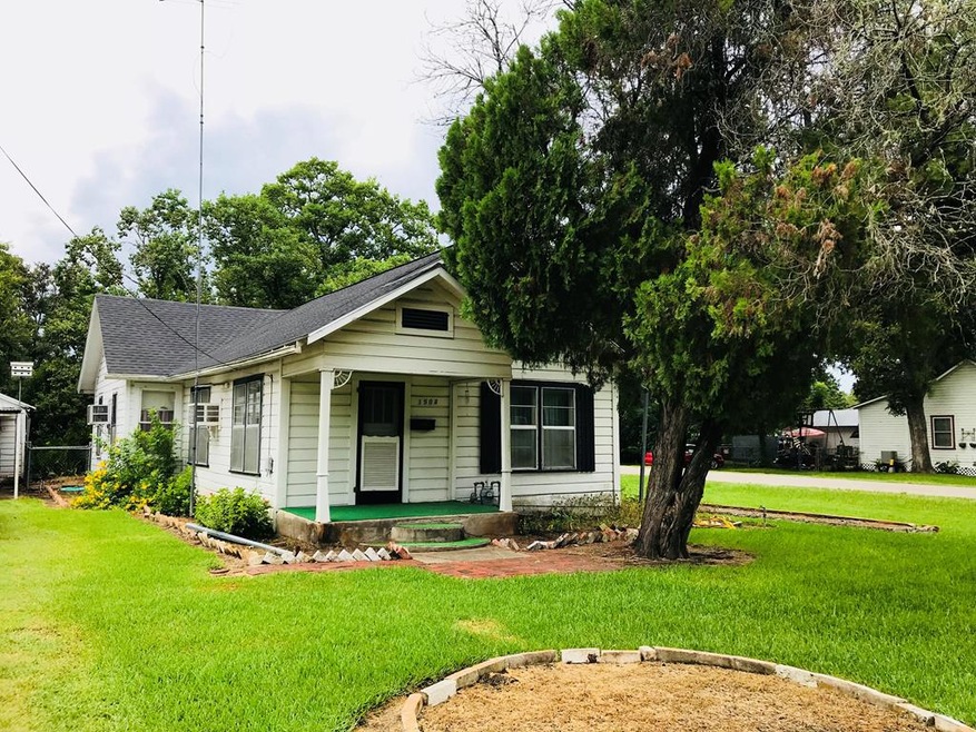 1504 Avenue E, Bay City, TX 77414 - photo 1