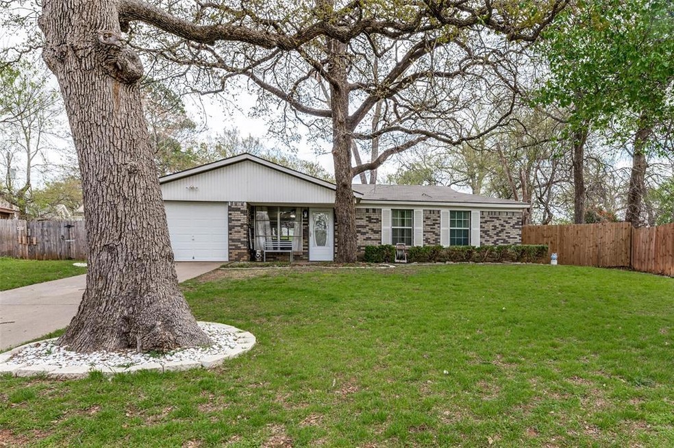 208 Myrtle Dr, Hurst, TX 76053 - photo 1