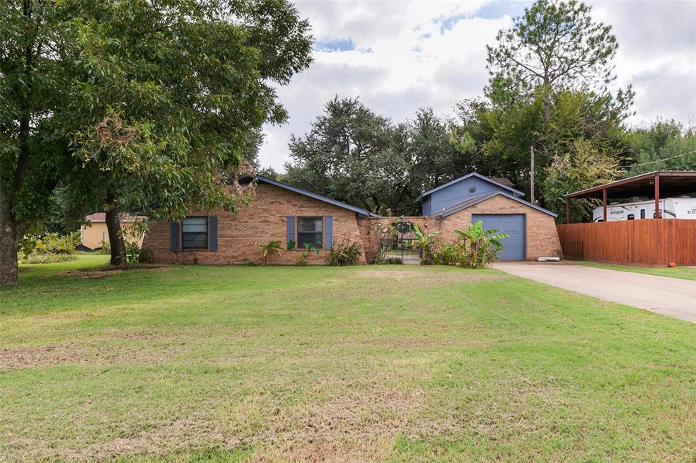 301 Granada Calle St, Granbury, TX 76049 - photo 1