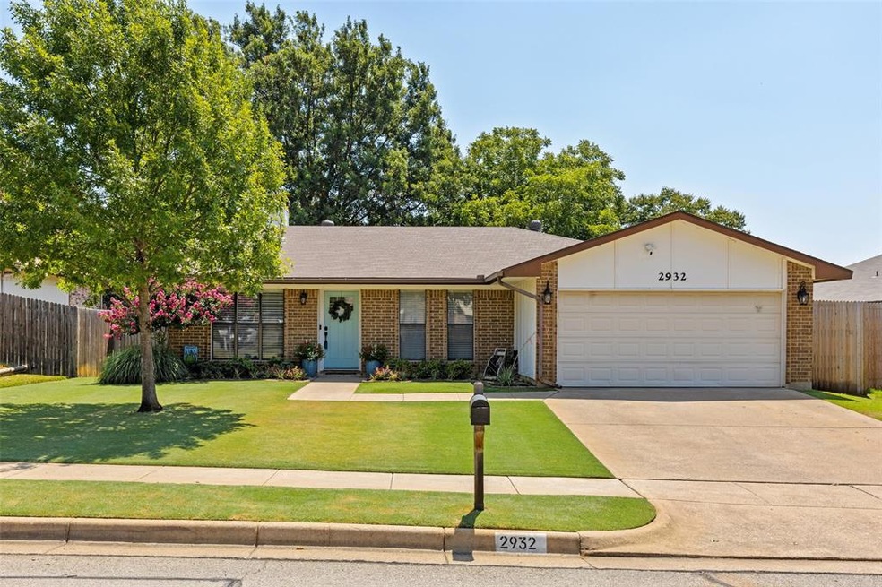 2932 Oakridge Dr, Bedford, TX 76021 - photo 1