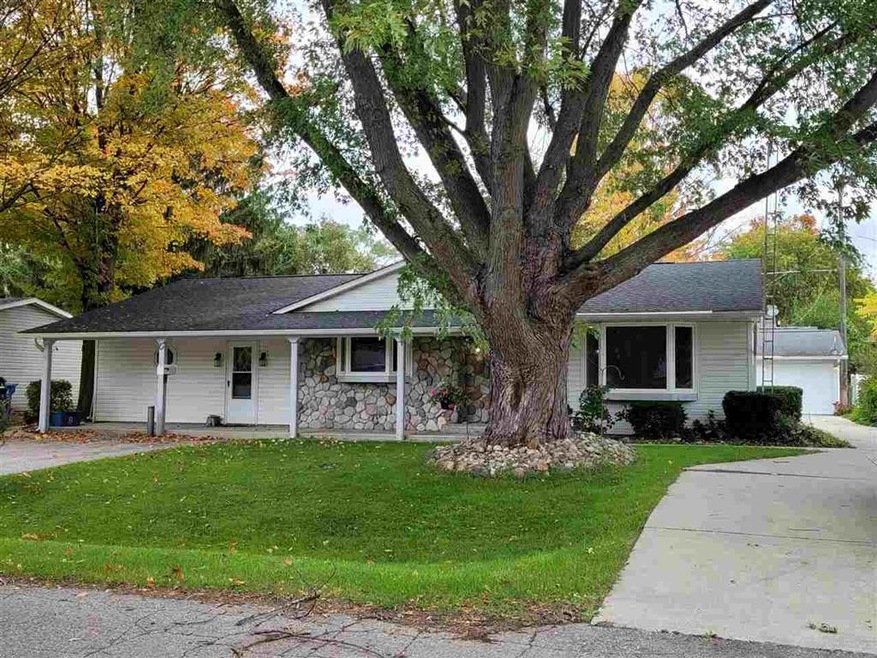 738 Richard St, Vassar, MI 48768 - photo 1