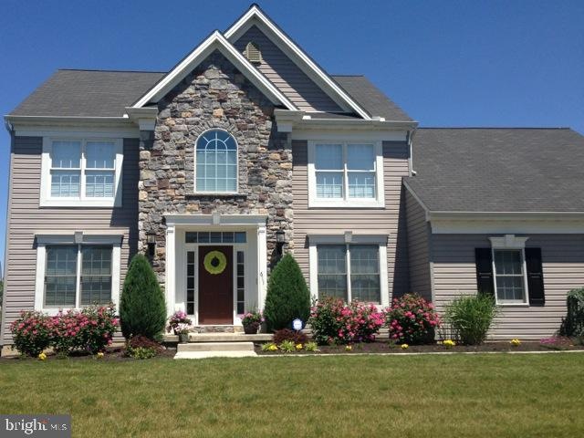 611 Rose Petal Ln, Mount Joy, PA 17552 - photo 1