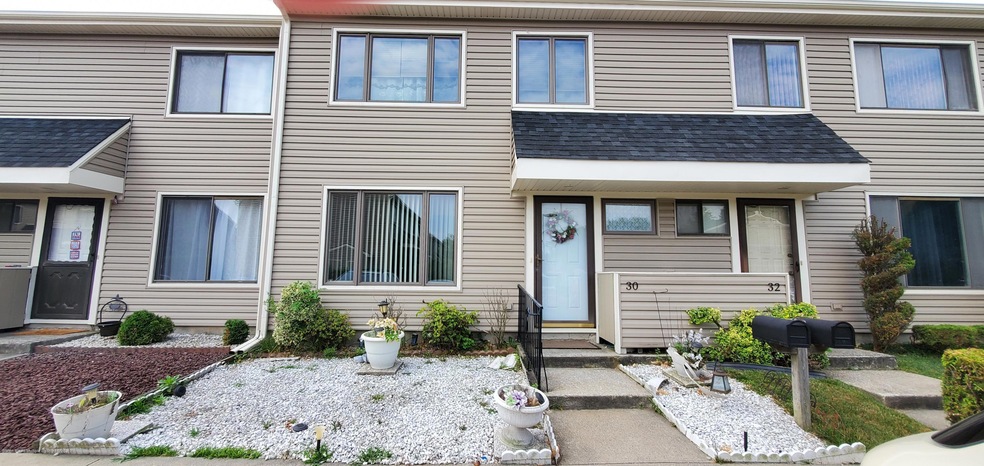30 Larch Ct unit 116, Staten Island, NY 10309 - photo 1