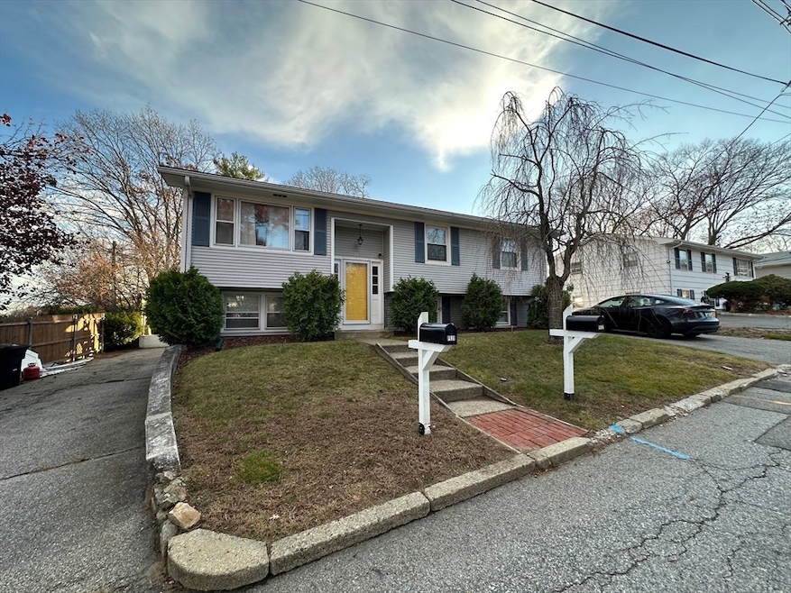 11 Sutcliffe Ave unit 1, Lincoln, RI 02865 - photo 1
