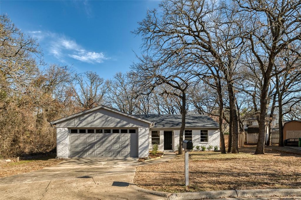 Great home located in the head of a cul-de-sac wit