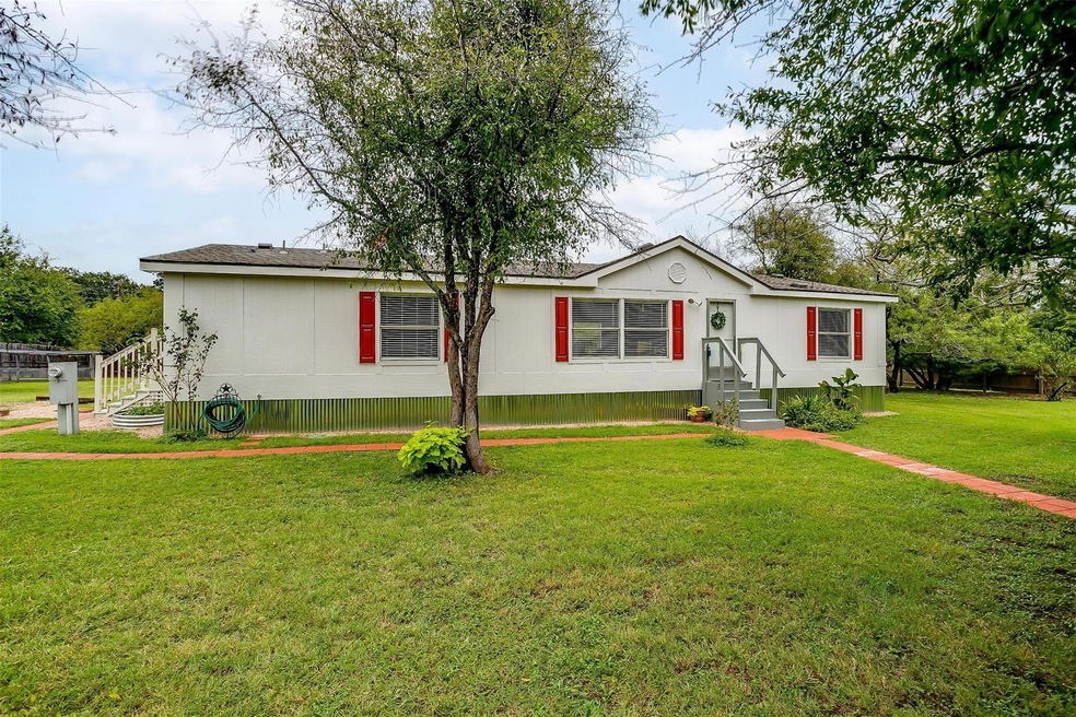 6004 Strawberry Ridge Ln, Joshua, TX 76058 - photo 1