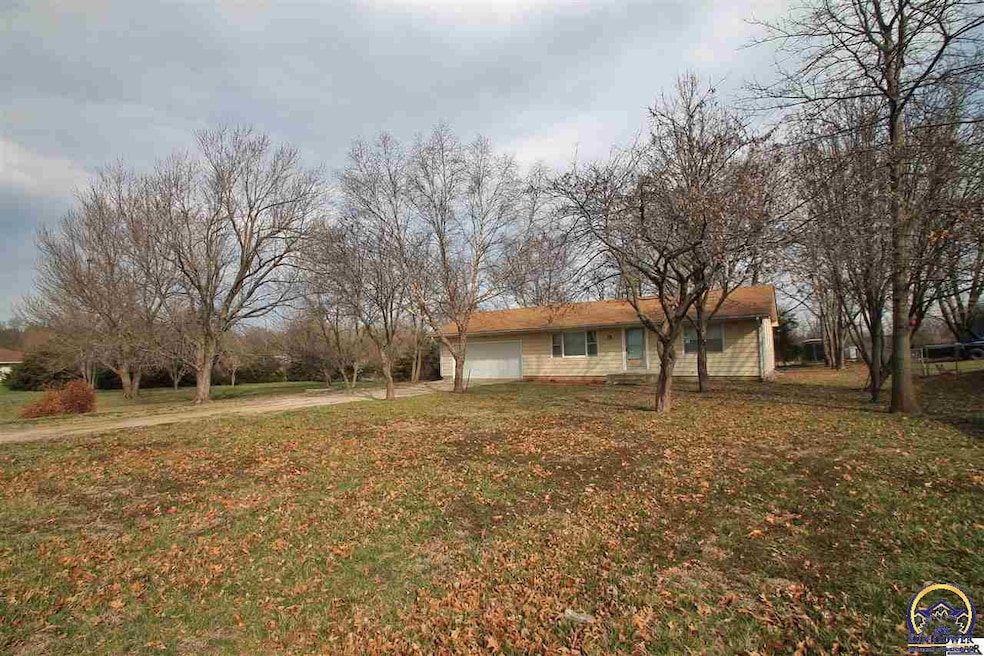 206 E 1st St, Hoyt, KS 66440 - photo 1