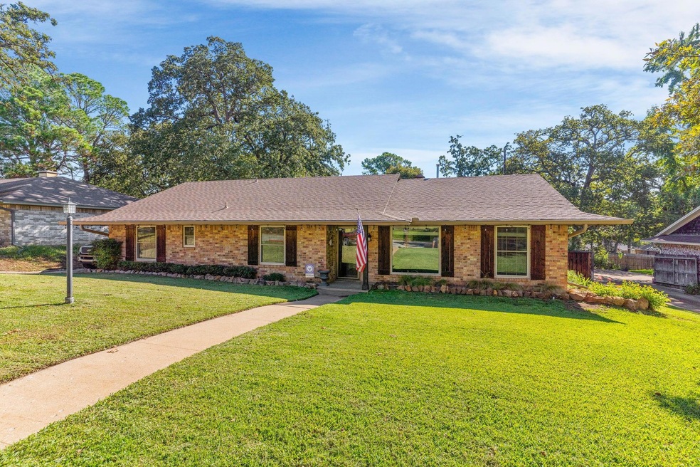 610 Ambassador St, Denison, TX 75020 - photo 1