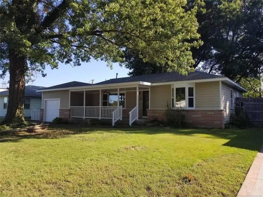 This mid-century home in Broken Arrow's popular Ro
