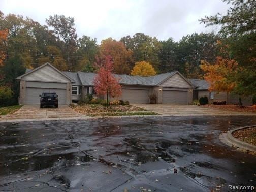 Welcome Home to 3157 Harbor Ct in Waterford.